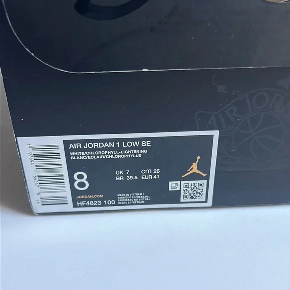 Air Jordan 1 Low SE Green and White Sneakers